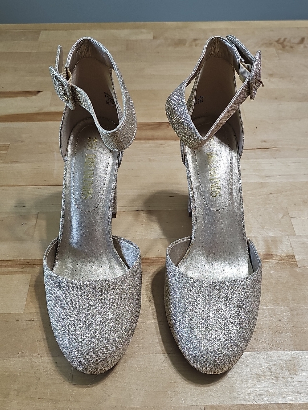 ✨ NEW Dream Pairs Angela Gold Glitter Block Heel Pumps - Size 9.5 - Picture 4 of 12